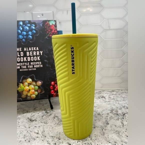 Starbucks 2024 Lime Green Geometric Stainless Steel Cold Cup. NWT.It’s a beauty! - Picture 2 of 8